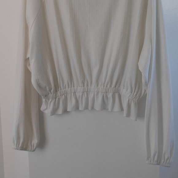 White Peasant Style Guess Top Size L - Picture 9 of 9